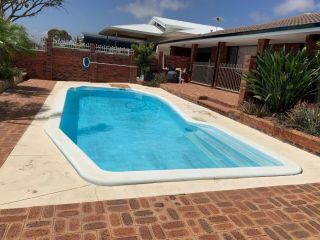 Beach front 4 x2 Home with pool Guest house, Geraldton - 1