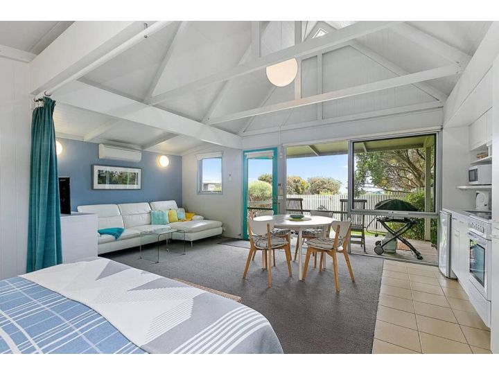 The Bay Beach Studio ~ Ocean View Guest house, Apollo Bay - imaginea 4