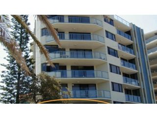 The Beach At Your Doorstep! Guest house, Caloundra - 1