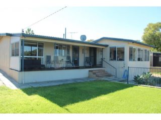 The Beach Shack - OCEAN VIEWS, CLOSE TO THE BEACH Guest house, Guilderton - 2