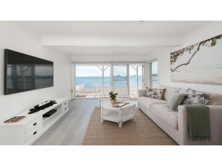 The Beach Shack on Wanda - Brand New Beachfront Luxury Guest house, Salamander Bay - imaginea 8