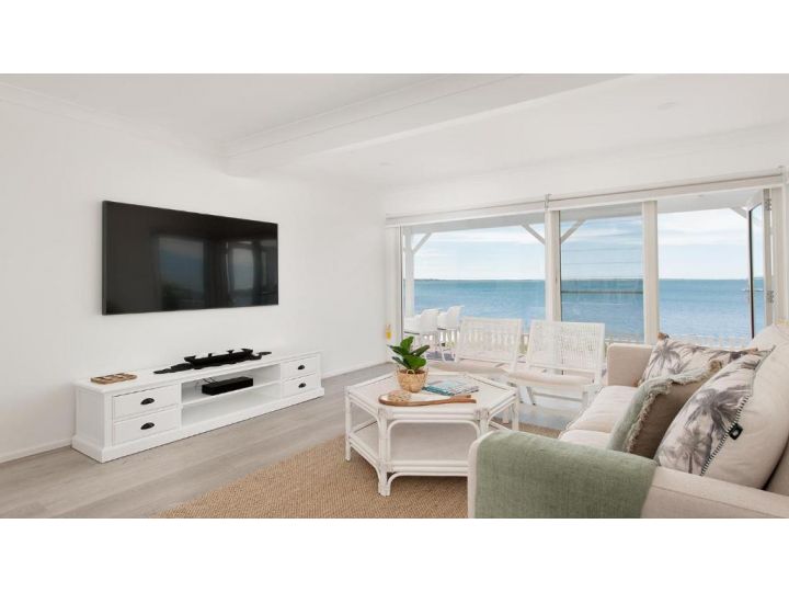 The Beach Shack on Wanda - Brand New Beachfront Luxury Guest house, Salamander Bay - imaginea 2