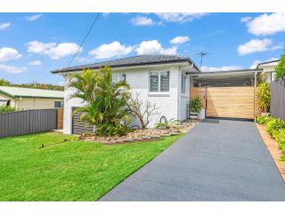 The Beachhouse at Birubi Morna Point Road 114 Guest house, Anna Bay - 1