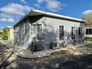 The Best Beach Cabin Chalet, Broadwater - 2