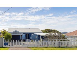 The Blue Cottages at Fingal Bay Guest house, Fingal Bay - 2