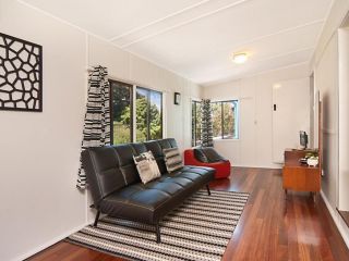 The Blue House - flat walk to river and beach Guest house, Yamba - 5