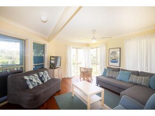 The Blue House - 100M TO BEACH, PET FRIENDLY, BIG HOUSE, SLEEPS 8 Guest house, Point Lookout - 5