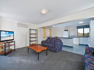 The Breakers, 16B Government Road Apartment, Shoal Bay - 1