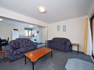 The Breakers, 16B Government Road Apartment, Shoal Bay - 4