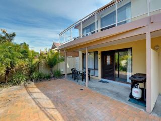 The Breakers, 16B Government Road Apartment, Shoal Bay - 2