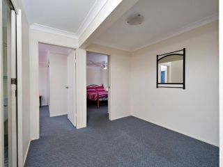 The Breakers, 16B Government Road Apartment, Shoal Bay - 5