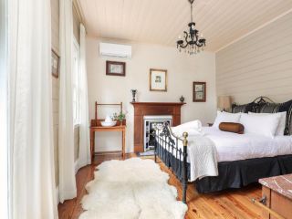 The Coach House Guest house, Mount Victoria - 3