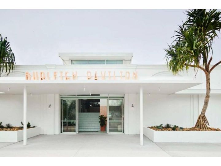 The Coconut Crib- Waterfront Burleigh Beach Apartment, Gold Coast - imaginea 13