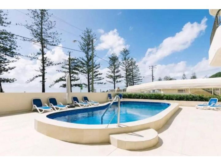 The Coconut Crib- Waterfront Burleigh Beach Apartment, Gold Coast - imaginea 12