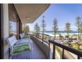 The Coconut Crib- Waterfront Burleigh Beach Apartment, Gold Coast - thumb 10