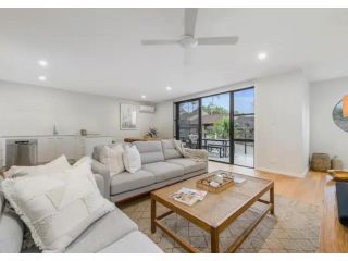 The Cove - modern townhouse near Flynns Beach Guest house, Port Macquarie - 2