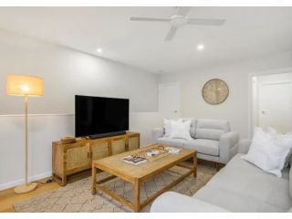 The Cove - modern townhouse near Flynns Beach Guest house, Port Macquarie - 3