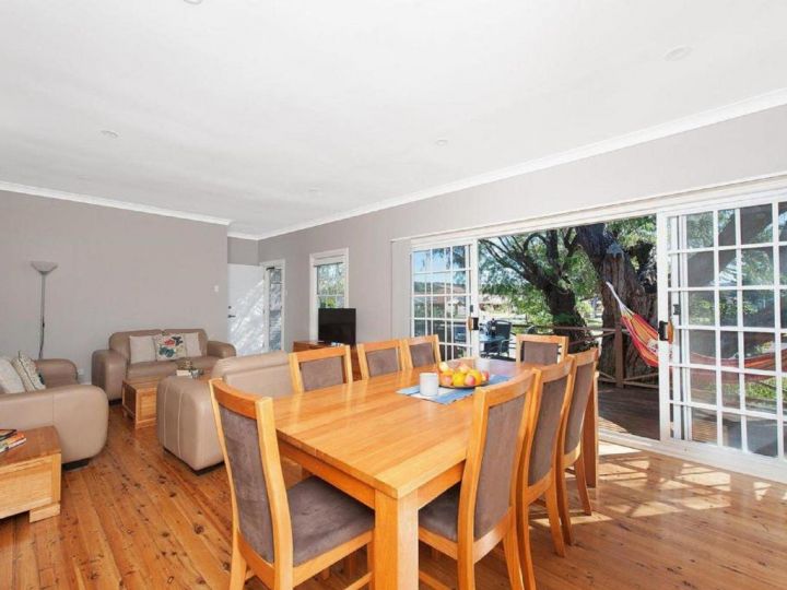 &#x27;The Croft&#x27; 11 Boulder Bay Rd - Cosy Beach House with Aircon & only 270m to the Beach Guest house, Fingal Bay - imaginea 3