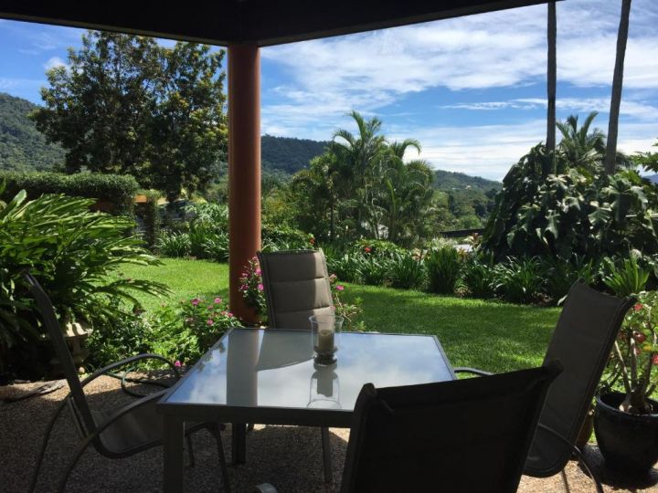 The Cyclone Shelter Apartment, Cairns - imaginea 2