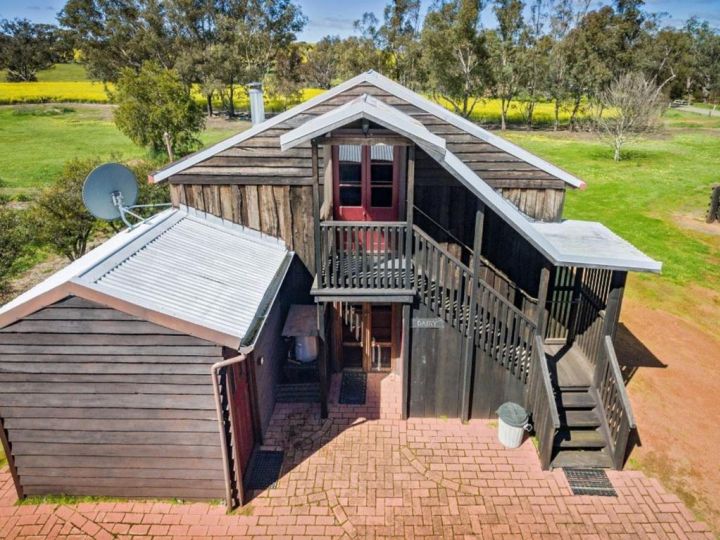 The Dairy - 2 Story Rustic style accommodation with Mod Cons Farm stay, Hoddy Well - imaginea 1