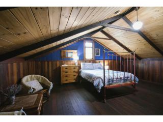 The Dairy - 2 Story Rustic style accommodation with Mod Cons Farm stay, Hoddy Well - 4