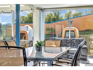 The Darling of Marina - A Hilltop and Sea Getaway Guest house, South Australia - 3