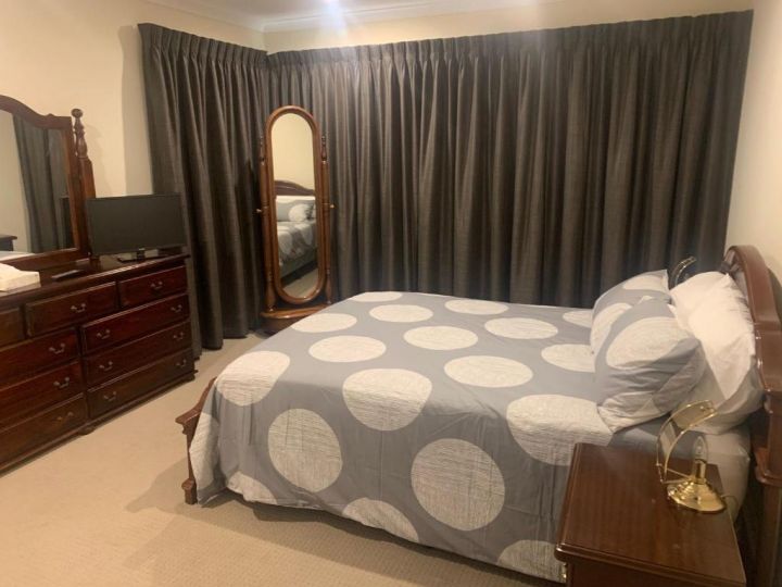 The Deluxe Holiday Guest house, Portarlington - imaginea 7