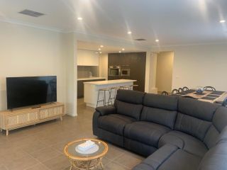 The Deluxe Holiday Guest house, Portarlington - 1