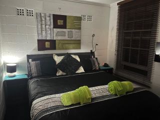 The downstairs delight 2brm , 6+ guests & dogs ok Apartment, Lake Munmorah - 3