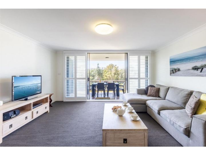 The Dunes15 38 Marine Dr fabulous unit with pool tennis court and across the road to the beach Apartment, Fingal Bay - imaginea 1