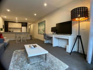 The Gallery Luxe 1 BR Executive Apartment in the heart of Braddon Wine Secure Parking WiFi Apartment, Canberra - 5