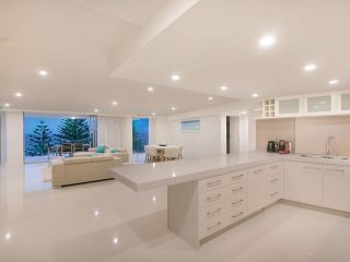 The Garland Unit 702 Beachfront Apartment in Rainbow Bay Coolangatta Apartment, Gold Coast - 5