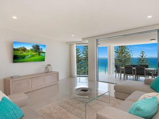 The Garland Unit 702 Beachfront Apartment in Rainbow Bay Coolangatta Apartment, Gold Coast - 3