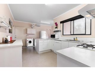 The Gazebo Place - Spacious 4 Bdrms near Murray River, Family and Pet Friendly Guest house, Victoria - 5