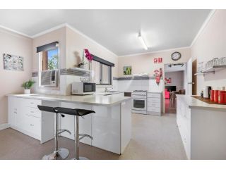 The Gazebo Place - Spacious 4 Bdrms near Murray River, Family and Pet Friendly Guest house, Victoria - 1