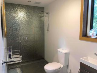 THE GOLDEN RETREAT POOL HOUSE Guest house, Uki - 3