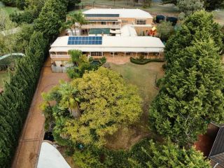 The Grand Luxury Retreat 7BR, pool, cinema, golf Guest house, Victoria - 5