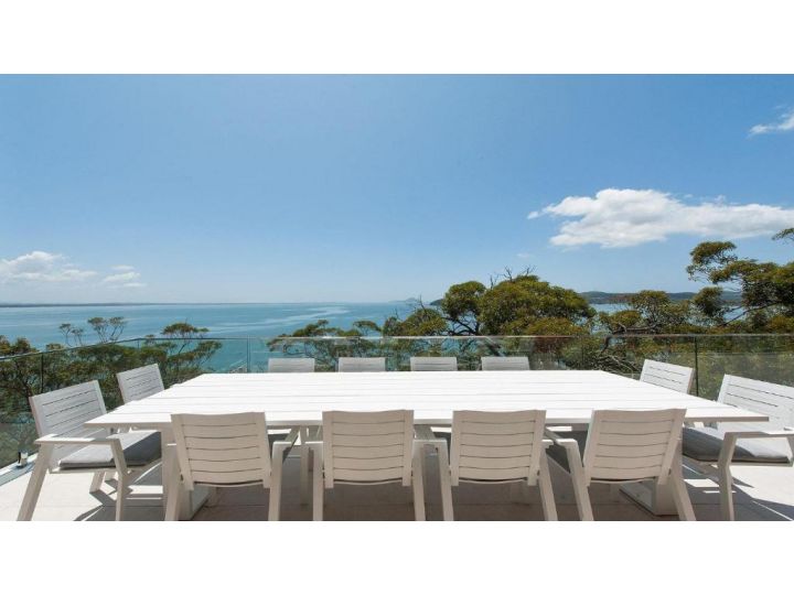 The Family Entertainer - with sweeping water views Guest house, Salamander Bay - imaginea 2