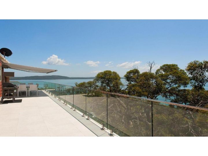 The Family Entertainer - with sweeping water views Guest house, Salamander Bay - imaginea 7