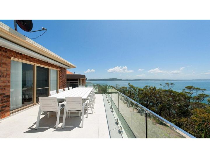 The Family Entertainer - with sweeping water views Guest house, Salamander Bay - imaginea 8