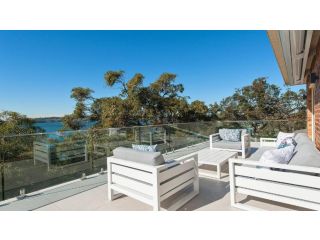 The Family Entertainer - with sweeping water views Guest house, Salamander Bay - 5