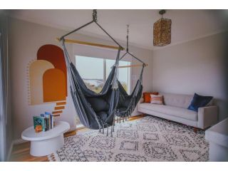 The Hangout KING BEDS Hammock Chairs with a View Guest house, Australia - 5
