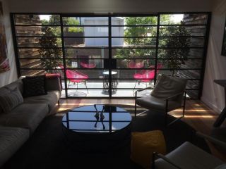 The House of Windsor Apartment, Melbourne - 1