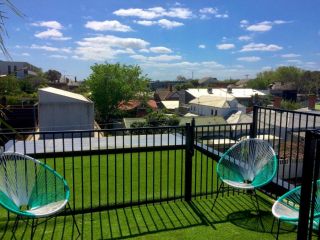 The House of Windsor Apartment, Melbourne - 3