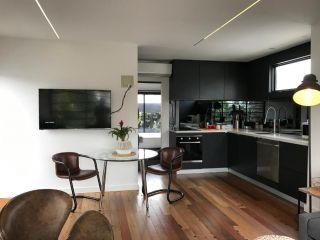 The House of Windsor Apartment, Melbourne - 5