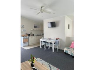 The Lake Guesthouse Apartment, Budgewoi - 4