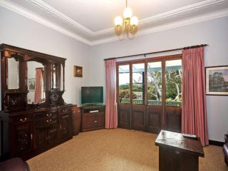 The Lakes Cottage Guest house, Tea Gardens - 3