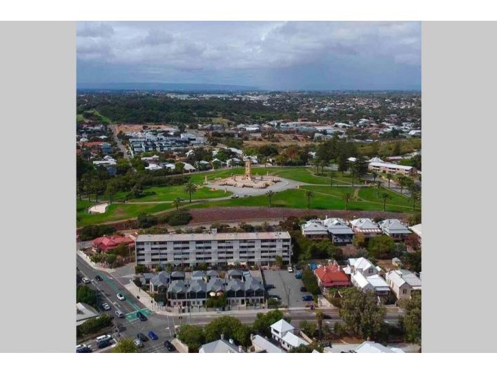 The Leonardo has 180 degree ocean views Apartment, Fremantle - imaginea 11