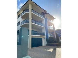 Lighthouse Apartments on The Strand - Penthouse Apartment, Townsville - 4
