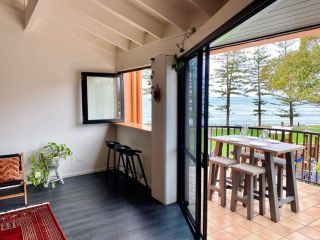 Samudr on Seaview At Moffat Beach - Across From Moffat Beach - Incredible Ocean Views Apartment, Caloundra - 2